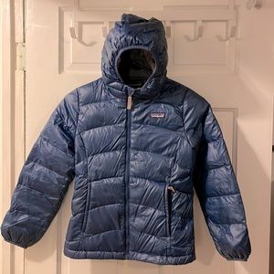 Selling a gently used Patagonia Kids' Hi-Loft Down Sweater Hoody in dark blue
